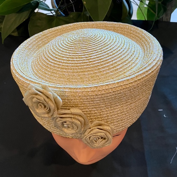 Elegant Cream Metallic Gold Hat with Cream Golden Floral Accents - Picture 3 of 5